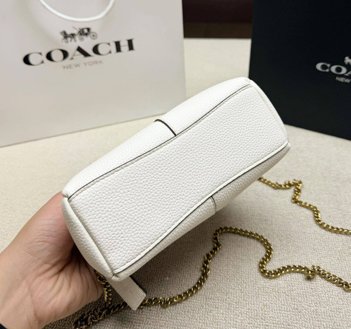 COACH

LanaSMALL 

SIZE NEW 

CAME GOOD QUALITY 

WITH BOX 
100 dhs🇦🇪🇦🇪

Size:20cm

Zain295
Zain39
Zain17
♥️♥️♥️