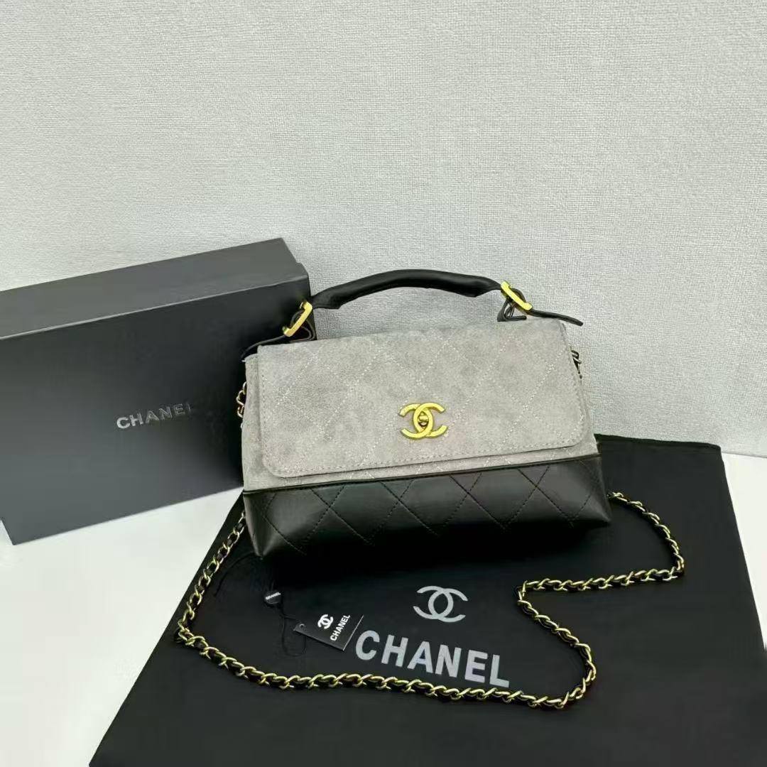 CHANEL 

NEW CAME 

WITH BOX 
110 dhs🇦🇪🇦🇪

Zain39
♥️♥️♥️