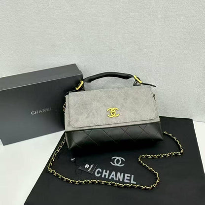 CHANEL 

NEW CAME 

WITH BOX 
110 dhs🇦🇪🇦🇪

Zain39
♥️♥️♥️