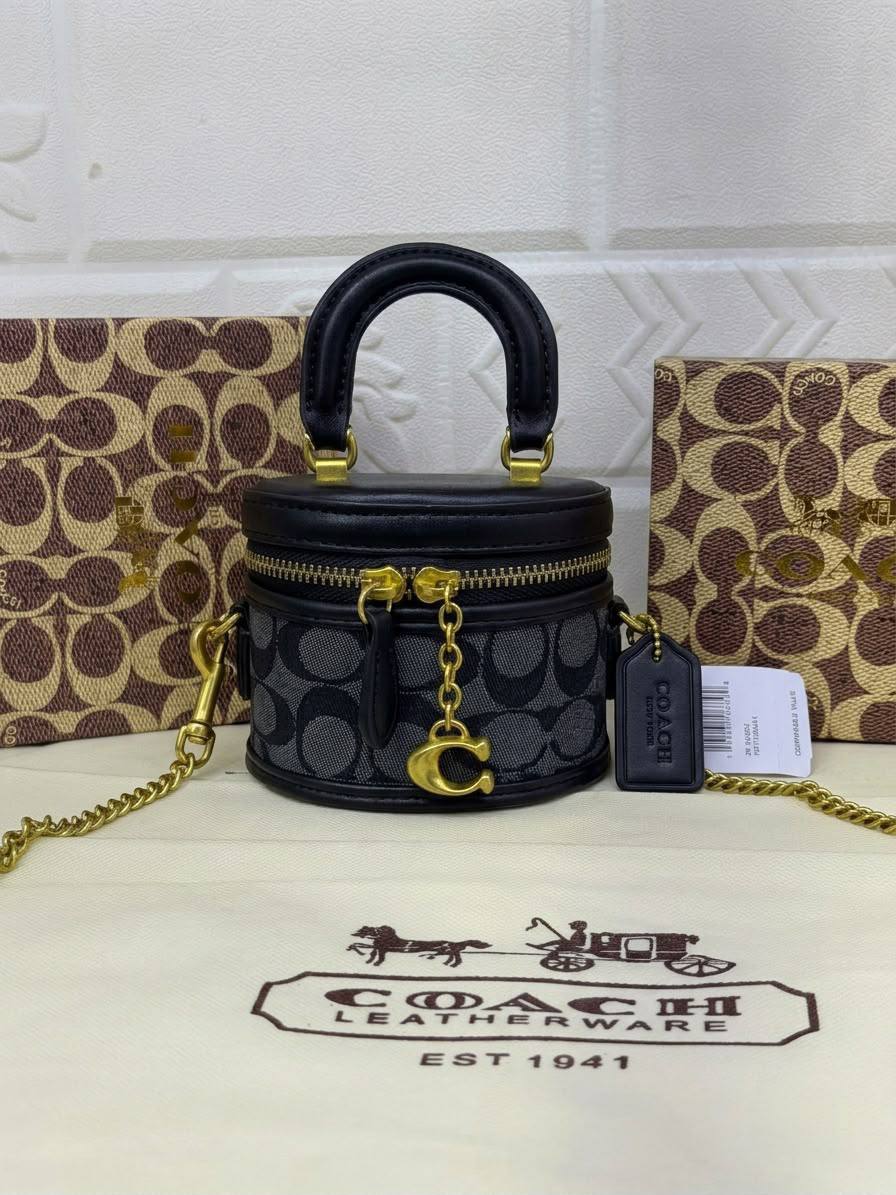 Coach
with box
95 dhs🇦🇪🇦🇪

Zain300
♥️♥️♥️