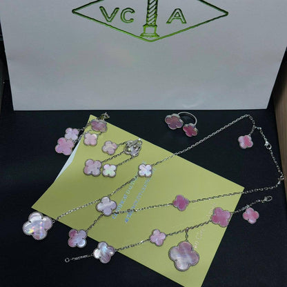 VCA SET ❤️‍🔥*
Necklace 🦋
Earring🌸
Ring 💍 free size 
Bracelet ✨
Master quality 💯
With normal boxes 🗃️ 
240 dhs🪙🌨️
With master box 📦 
290 dhs🪙🌨️

Zain216
♥️♥️♥️