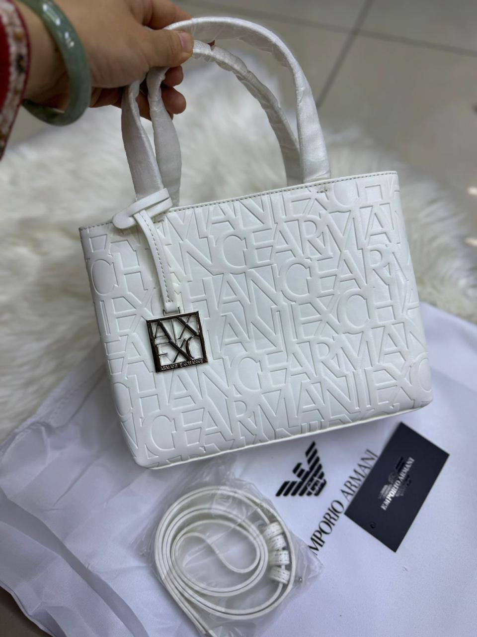 ❤️ Emporio Armani
1⃣️ First quality
Size: 23 * 19 cm
90 dhs🇦🇪

Zain115
♥️♥️♥️