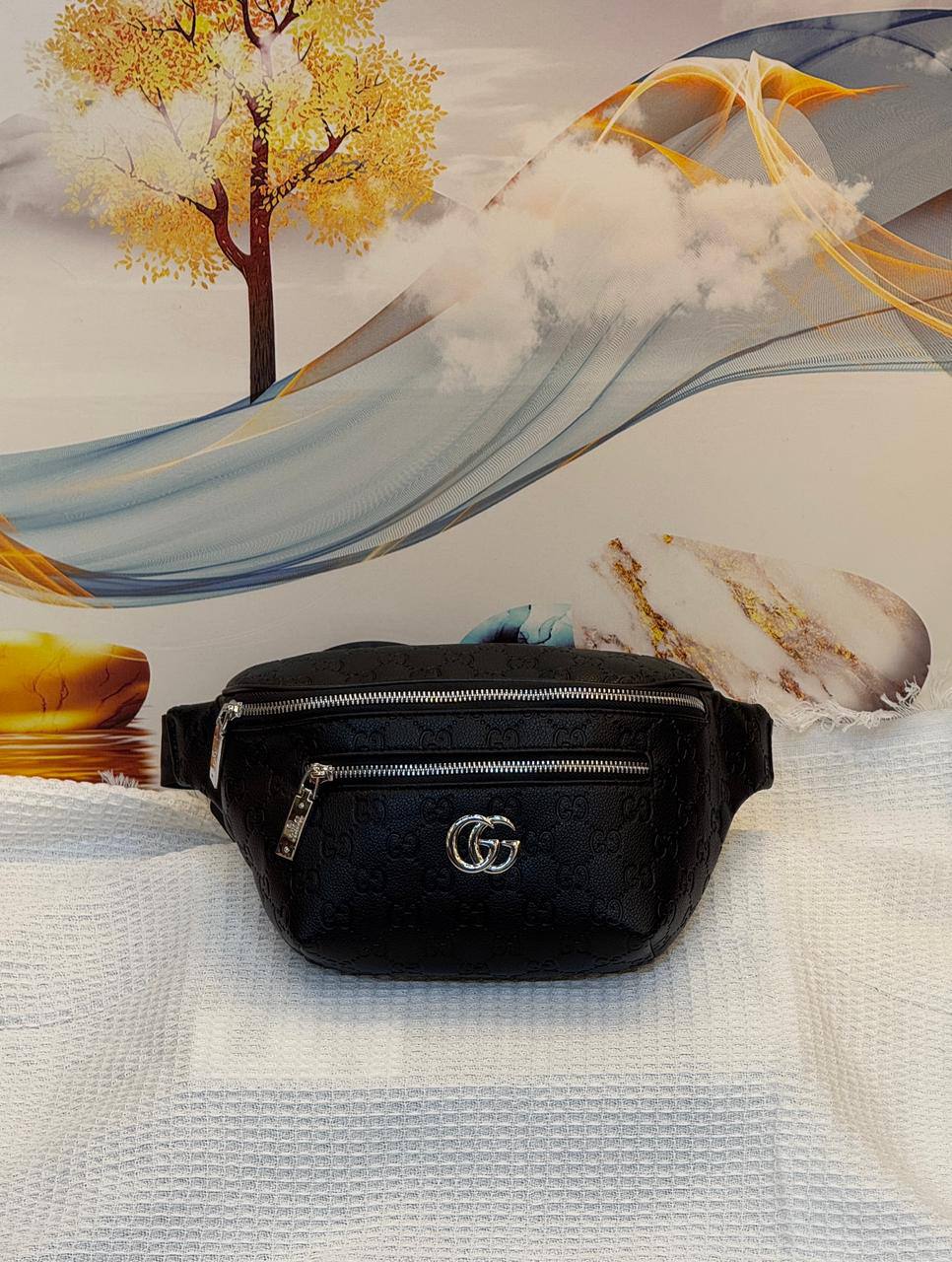GUCCI

Best quality 
with box
90 dhs🇦🇪🇦🇪

size 18CM

Zain290
♥️♥️♥️