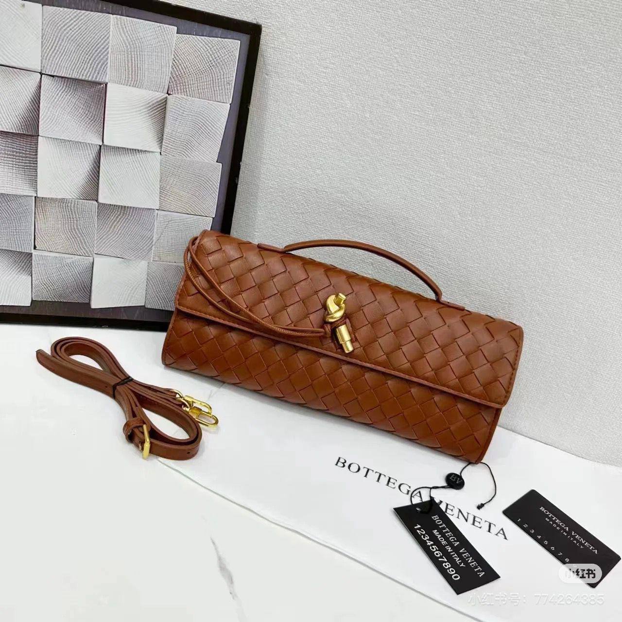 Bottega Veneta
1️⃣ First quality + 🎁
Size : 31 ~ 21 cm
100 dhs✅
with box 🎁

Zain115
♥️♥️♥️