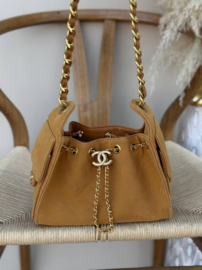 CHANEL

22cm
360 dhs✅

25cm
380 dhs✅

33cm
400 dhs✅

Top quality 
With box🎁

Zain167
♥️♥️♥️