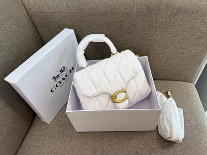 Coach
95 dhs✅

with box
🎁🎁🎁

size 20cm

Zain26
♥️♥️♥️