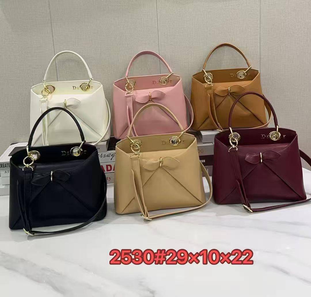 Dior  
110 dhs✅
Good quality 

Zain253
♥️♥️♥️