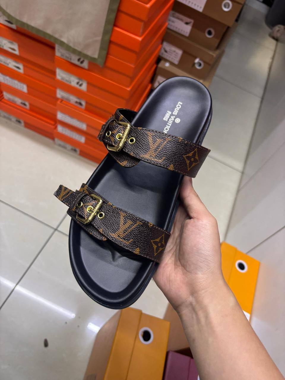 LV 
Sandal
Size 36-41
110 dhs💓

Zain145
♥️♥️♥️