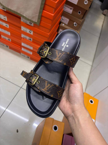 LV 
Sandal
Size 36-41
110 dhs💓

Zain145
♥️♥️♥️