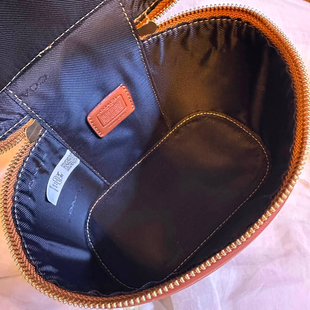 COACH  
MACK UP BOX 
HIGH QUALITY 
WITH BOX 
110 dhs💓

Zain295
♥️♥️♥️