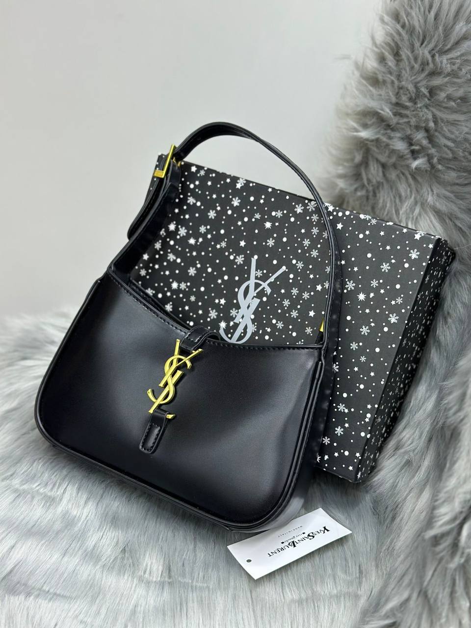 YSL 

SIZE  ………  25 CM 

95 dhs🇦🇪

with BOX
🎁🎁🎁

Zain244

اطلبوها من الوتس المثبت في الأعلى👆🏻👆🏻

تواصلو معنا 👈🏻 Zain 
For order WhatsApp pinned 👆🏻

♥️♥️♥️