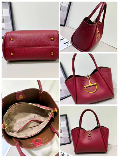 GUCCI 
120 dhs💓
Size 28 cm 🤝💃💃💃💃💃

Zain161
♥️♥️♥️