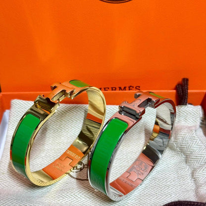 Hermes ❤️‍🔥*
Bangle 💥
Master quality 💯
Size 17,19 available 💁
With normal boxes 📦 
45 dhs🪙🌨️
With master box 🗃️ 
60 dhs🪙🌨️

Zain216
♥️♥️♥️