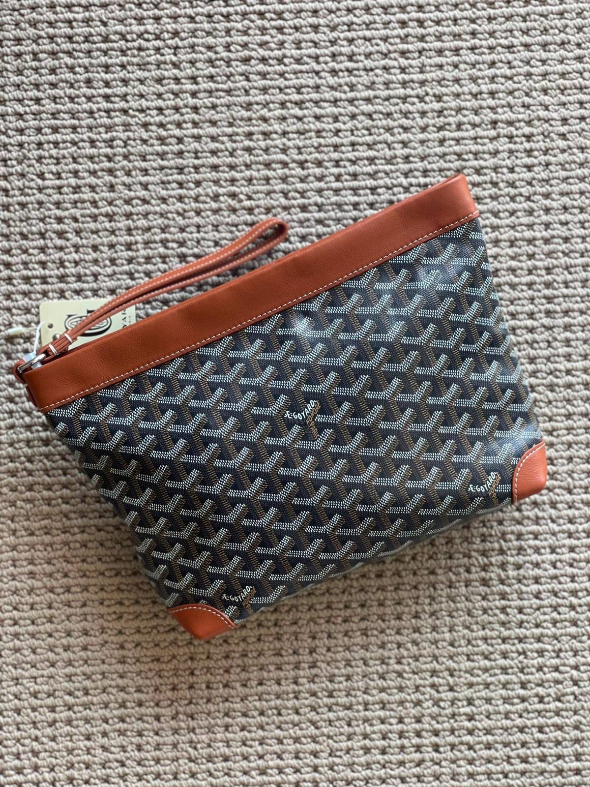 GOYARD
*Pouch*
*Master Quality*
450 dhs✅

Zain179
♥️♥️♥️