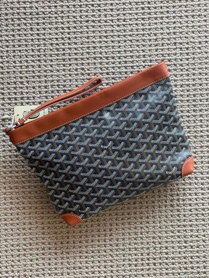 GOYARD
*Pouch*
*Master Quality*
450 dhs✅

Zain179
♥️♥️♥️