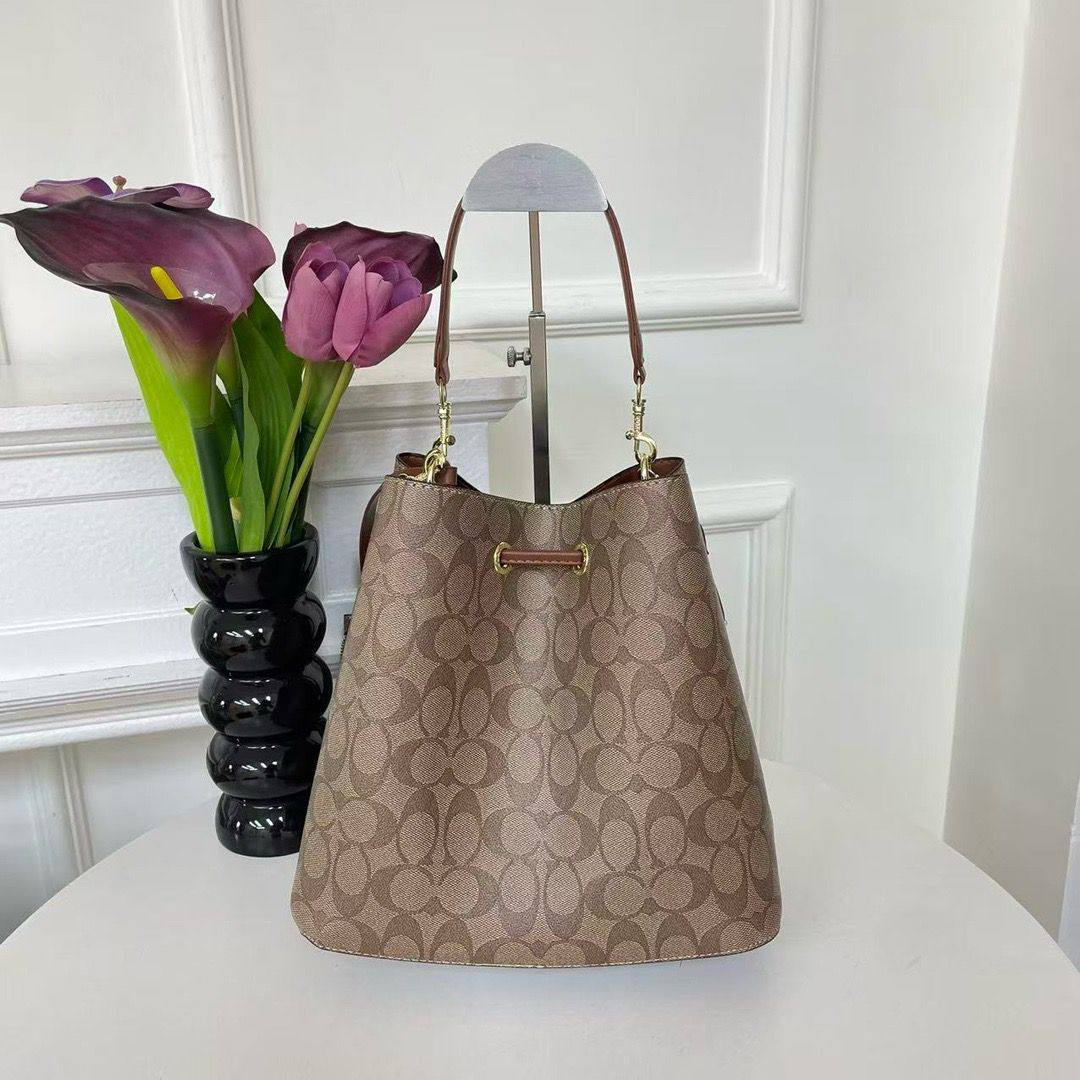 Coach       

Size ：26×17×25cm

90 dhs🪙🌨️

Zain04
♥️♥️♥️