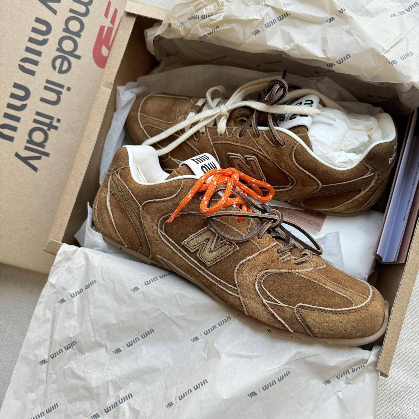 New Balance X Miu Miu 530 SL suede ‘Beige/Orange’🧡
36-45 AVAILABLE 🤩
220 dhs🗽

Zain242
♥️♥️♥️