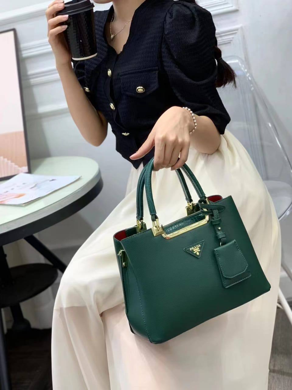 Prada 
120 dhs✅
size29.13.22👈

Zain161
♥️♥️♥️
