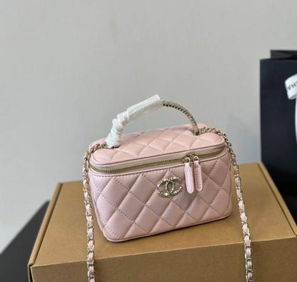 Chanel
110 dhs❣️
Good quality 

with box
🎁🎁🎁

Zain35
♥️♥️♥️