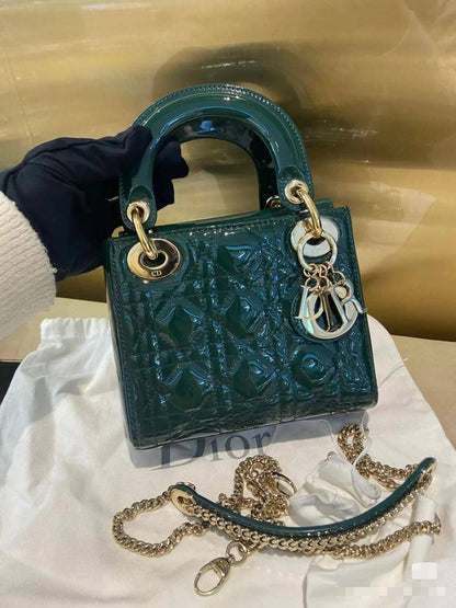 💎  Lady Dior
1⃣️ First quality +🎁
Size : 18 * 14 cm
90 dhs✅

with box
🎁🎁🎁🎁

Zain115
♥️♥️♥️