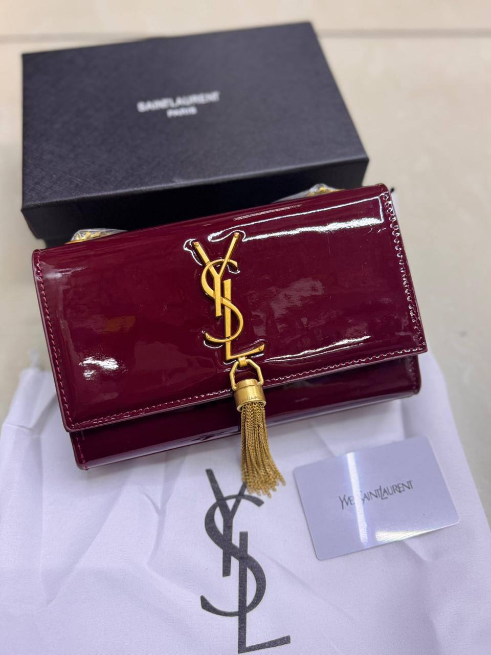 🌿 Ysl Kate
1️⃣ Frist quality +🎁
Size : 22 * 14 cm
90 dhs❣️
with box 🎁

Zain115
♥️♥️♥️