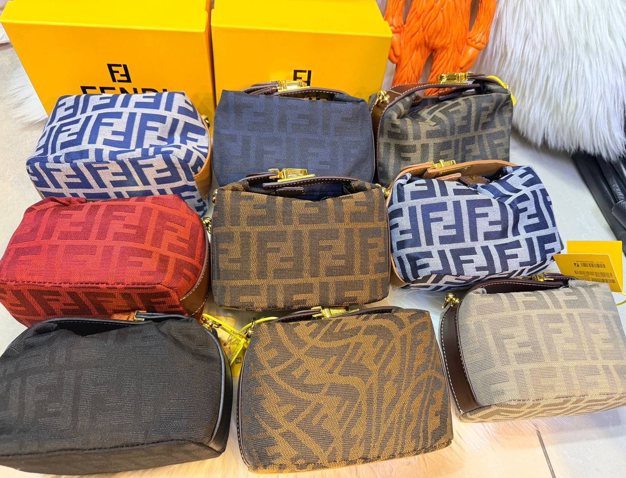 Fendi
good quality, comes with box, 
🎁🎁🎁

size... 19*11 cm 
90 dhs💓

Zain12
♥️♥️♥️