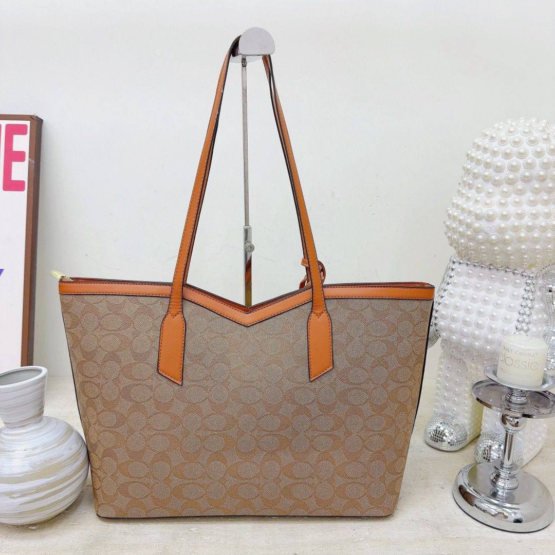 Coach ᴛᴏᴛᴇʙᴀɢ
ᴢɪᴘᴘᴇʀ ᴛʏᴘᴇ
sɪᴢᴇ : 47 x 14 x 27 cm

75 dhs🪙💕

Zain31
♥️♥️♥️