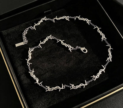 YSL 
Necklace🦋
Earring✨
Bracelet 🍁
Master quality 💯
With normal boxes 🗃️ 
140 dhs🇦🇪🇦🇪

Zain216
♥️♥️♥️
