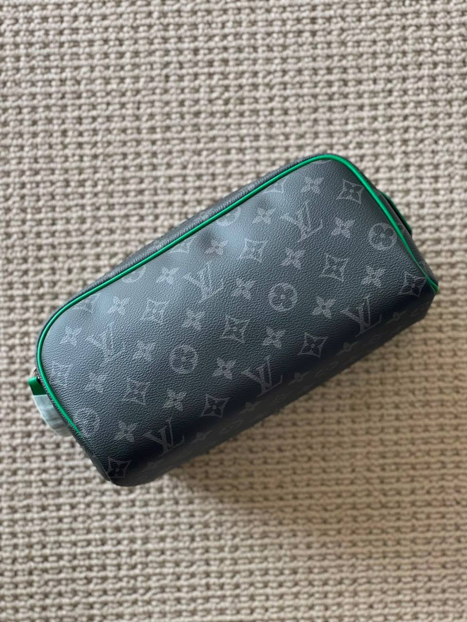 LV
*Wash Bag*
*Super Master Quality*
750 dhs✅

Zain179
♥️♥️♥️