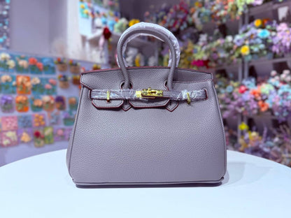 Hermes 
25cm  Golden
110 dhs💛

Zain44
♥️♥️♥️