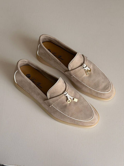 Loro Piana 
Summer Charms Walk❣️❤️
Super Master Quality
Size 36 to 41
450 dhs💓

Zain71
♥️♥️♥️