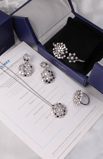 CHAUMET 🤍💙
* ⁠↗️ *Super Master Quality ®️*⬆️
* BEE DE CHAUMET Full Set
* ⁠PENDANT , EARINGS 
* ⁠BANGLE with RING
For Price 👇 WhatsApp✅
0568585901 
0507557372
0552275751 Owner Zain 👌

Zain166
♥️♥️♥️