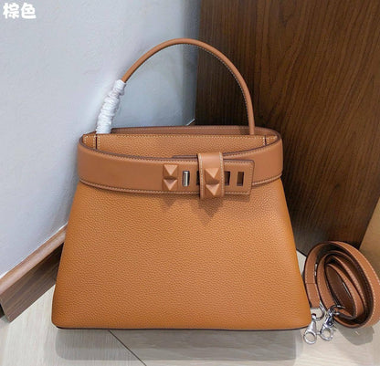 Hermes 💕💕🙋🏻‍♀️
Master 👌
Premium quality 28cm🥰 
420 dhs❣️

Zain228
♥️♥️♥️