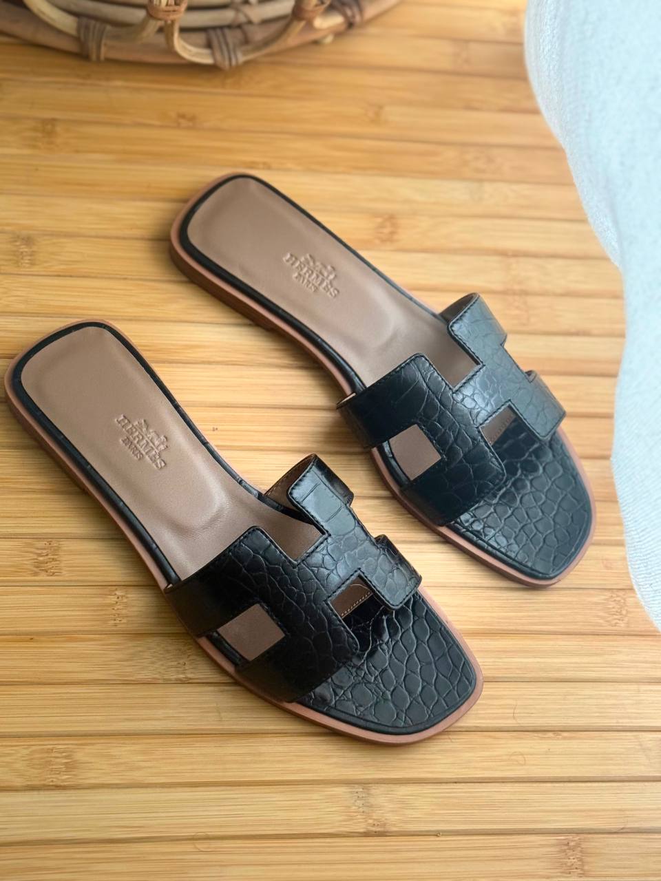 Hermes
Super Master
𝗦𝗶𝘇𝗲 𝟯𝟲 𝘁𝗼𝗼 𝟰𝟭 
450 dhs🇦🇪🇦🇪

Zain303
♥️♥️♥️