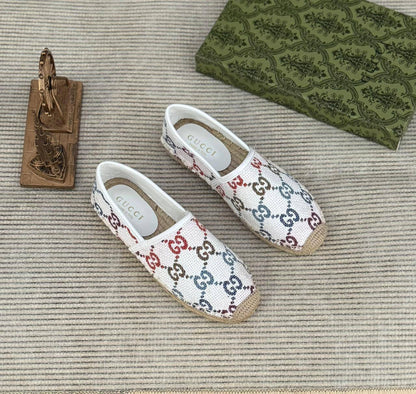 New.  Gucci shoes

   Size  .  36.  to 41

110 dhs💓

Zain80
♥️♥️♥️