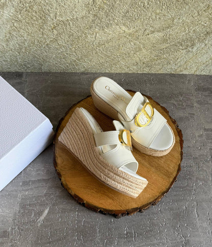 DIOR 
SuperMaster Quality 💯
500 dhs🇦🇪🇦🇪

Size: 36-41💥

Zain171
♥️♥️♥️