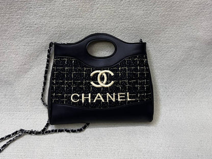 Chanel
70 dhs✅
high quality
24cm

Zain26
♥️♥️♥️