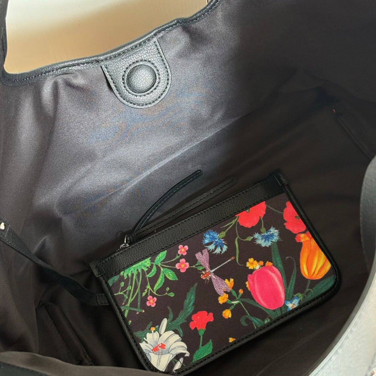 GUCCI 

NEW DESIGN 
MASTER QUALITY
315 dhs🇦🇪🇦🇪

Zain39
♥️♥️♥️