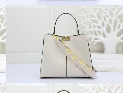 Fendi
105 dhs❣️

Zain190
♥️♥️♥️
