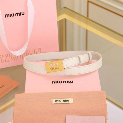 💙 MIU MIU 💙
💙*SUPER MASTER QUALITY*💙
💙*ORIGINAL PACKAGING*💙
260 dhs💓

Zain281
♥️♥️♥️
