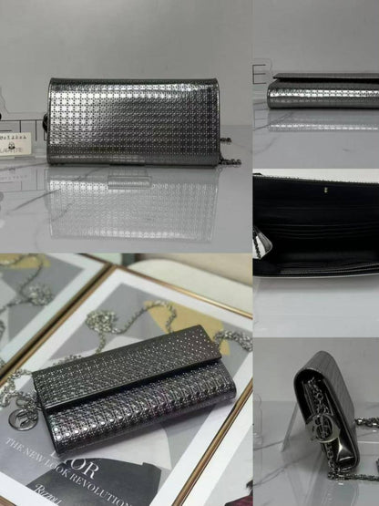 Dior
105 dhs🇦🇪🇦🇪 
with box high quality

Zain21
♥️♥️♥️