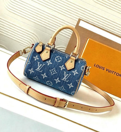 LV SPEEDY MINI SIZE GOOD QUALITY WITH BOX 
100 dhs🇦🇪🇦🇪
Size:16cm

Zain195
♥️♥️♥️