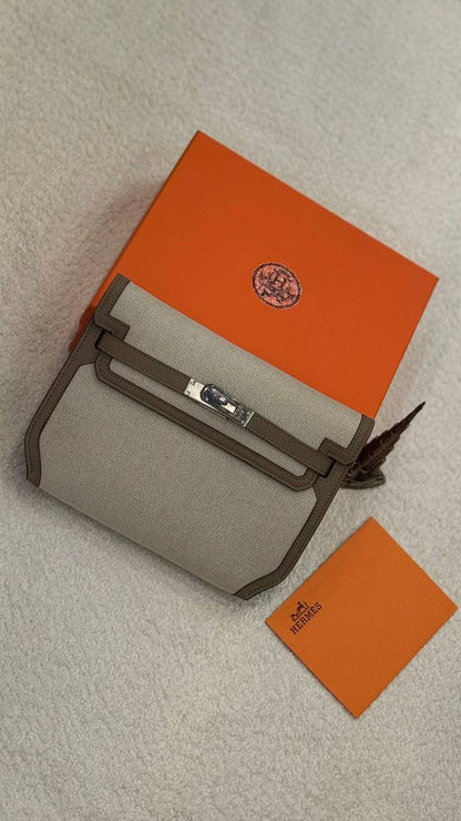 Hermes
Master
  25Cm 

With Box
🎁🎁🎁

280 dhs✅

Zain131
♥️♥️♥️