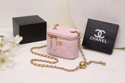 Chanel

90 dhs🇦🇪

high quality 

With box
🎁🎁🎁

Zain26
♥️♥️♥️