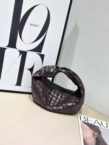 BOTTEGA
SIZE  ……… 24CM 🥰
90 dhs

With BOX🌷
🎁🎁🎁

Zain244
♥️♥️♥️