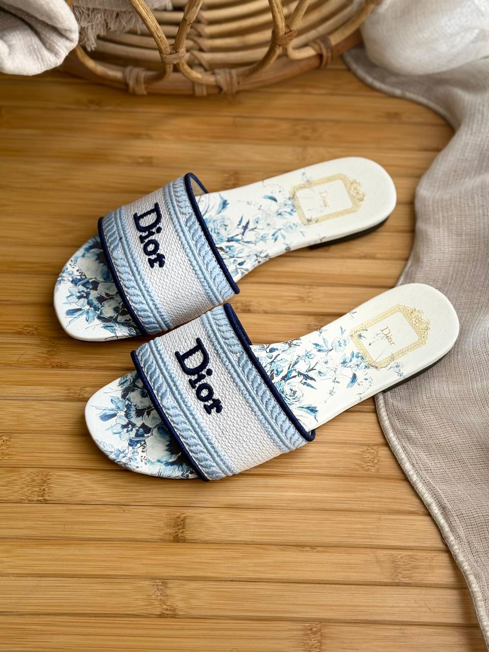 𝐃𝐢𝐨𝐫 Dior
AAA+ Quality
𝗦𝗶𝘇𝗲 𝟯𝟲 𝘁𝗼𝗼 𝟰𝟭
450 dhs✅

Zain303
♥️♥️♥️