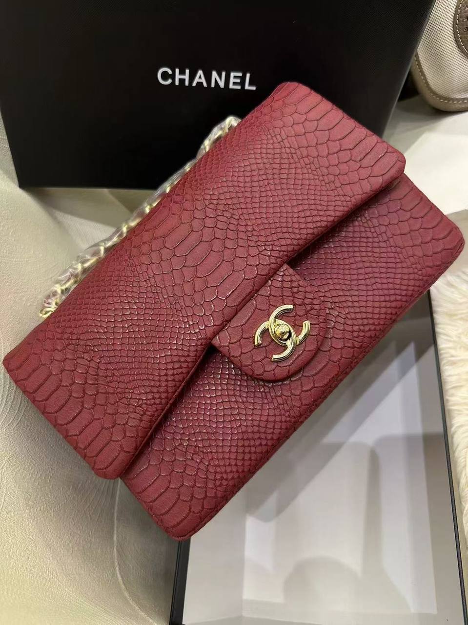 MONTBLANC 
SLING BAG NEW CAME GOOD QUALITY 

WITH BOX 
🎁🎁🎁

75 dhs✅

Zain39
♥️♥️♥️