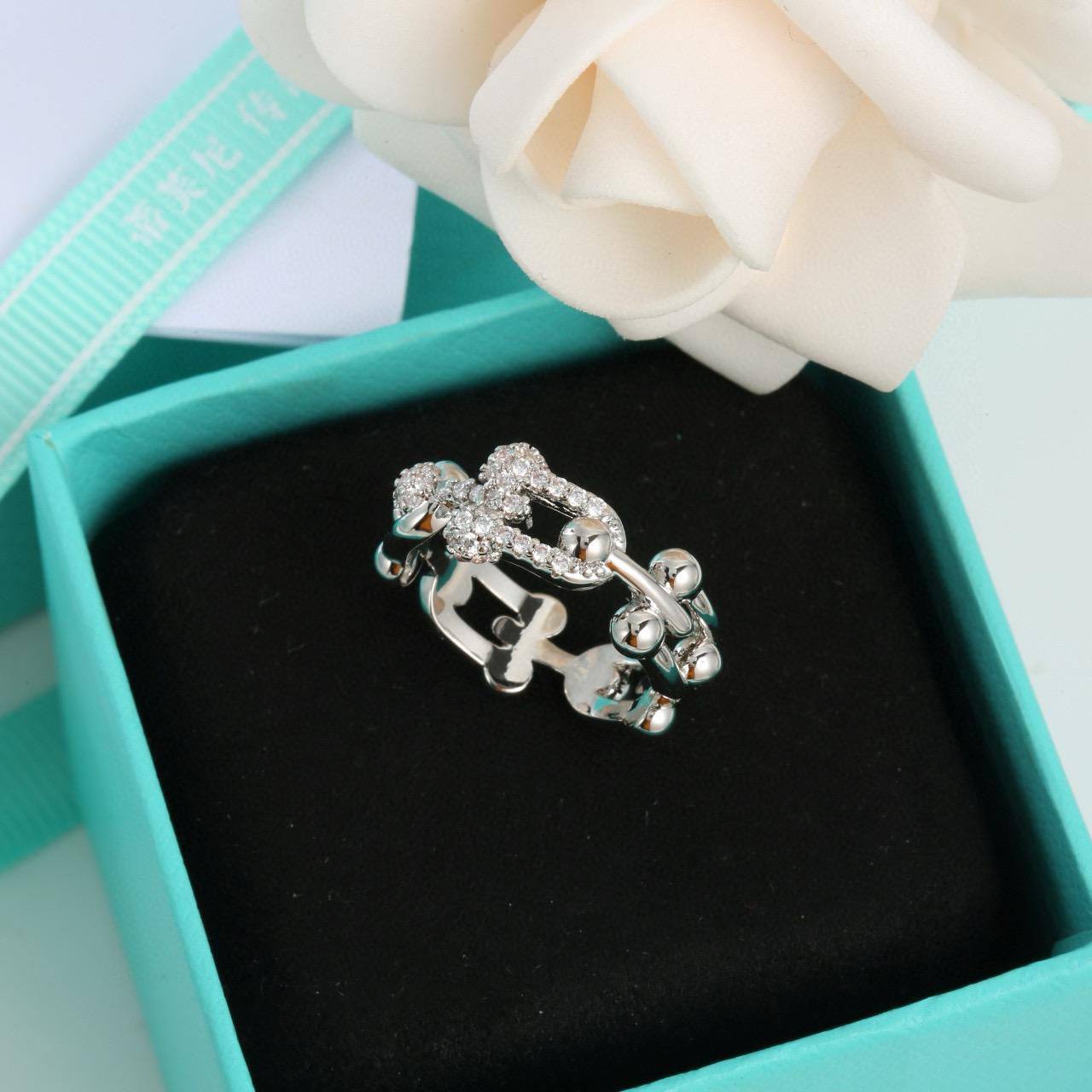 Tiffany  🦋
Ring 💍 size 6,7,8,9
Master quality 💯
With normal boxes 📦 
45 dhs🪙

With master box 🗃️ 
70 dhs🪙

Zain216
♥️♥️♥️