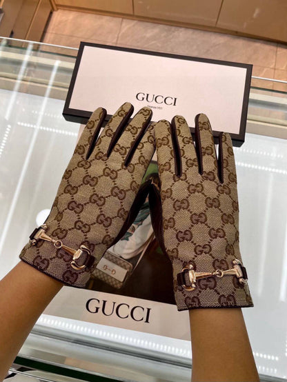 VALENTINO - GUCCI
💙*VIP QUALITY*💙
350 dhs✅✅

Zain281
♥️♥️♥️