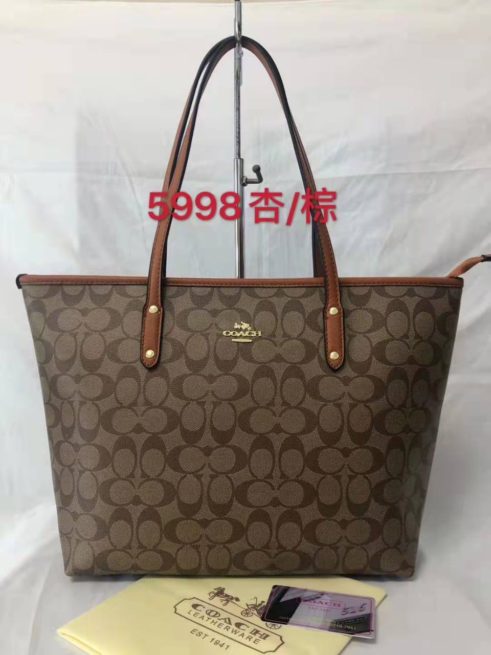 Coach
90 dhs✅
size 42cm

Zain26
♥️♥️♥️